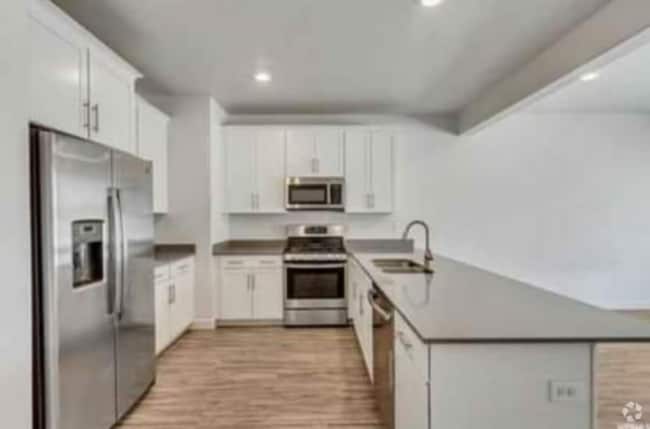 Building Photo - 988 Sapphire Peak Dr