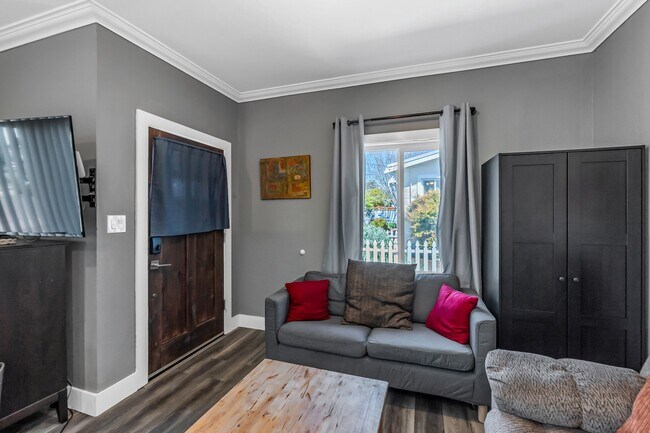 Foto del edificio - 701 Railroad Ave