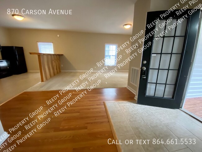 Foto del edificio - 870 Carson Ave
