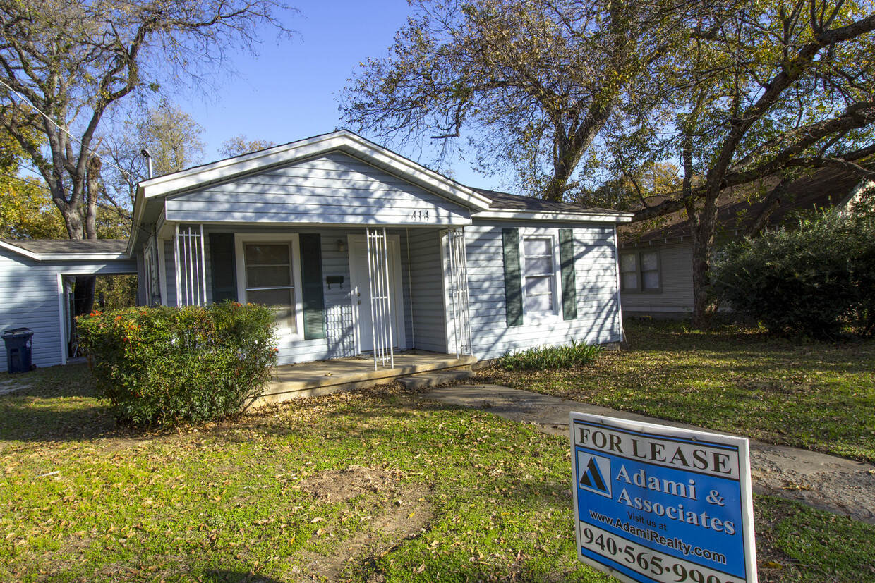 Primary Photo - ***Adorable Cottage-Walk to UNT & Denton S...