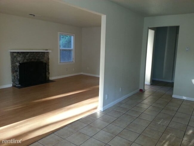 Building Photo - 2 br, 2 bath House - 8120 SE 162nd Ave