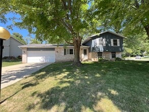 Building Photo - 852 Burr Oak Dr