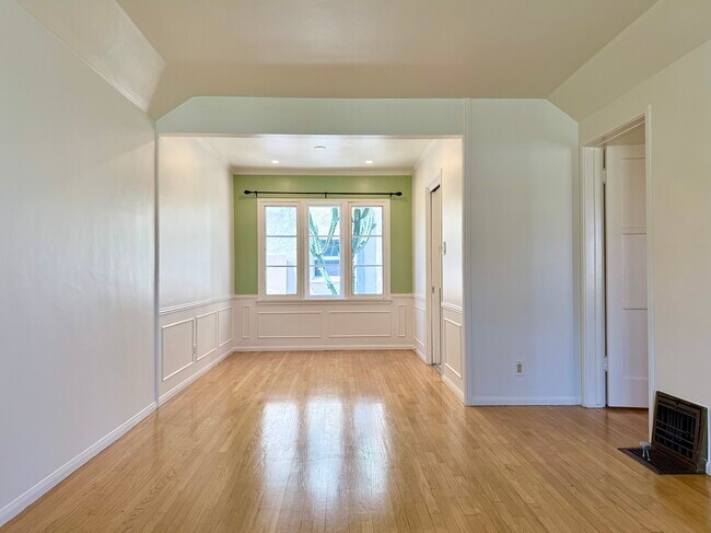 Foto del edificio - 1116 E Glenoaks Blvd