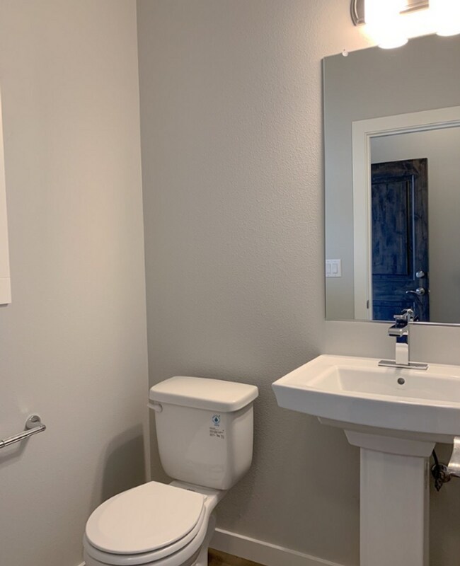 Photo - Beautiful 3 Bedroom 2.5 Bathroom with Prim... House