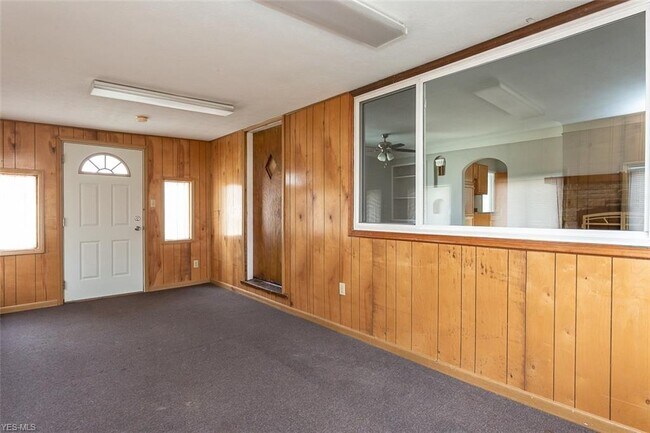 Building Photo - 19199 Pierce Dr