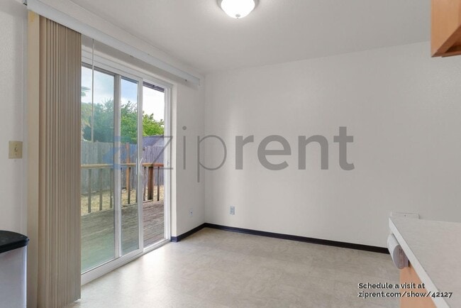 Building Photo - 617-613 3 St NE