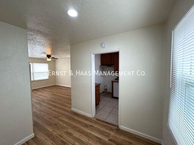 Foto del edificio - 932 Gardenia Ave