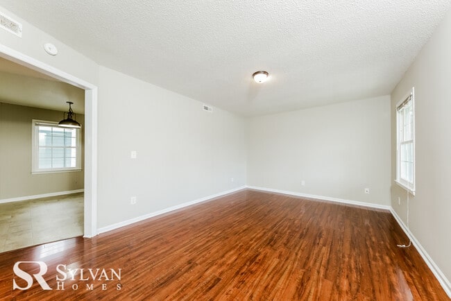 Building Photo - Come view this lovely 3BR 1.5BA home