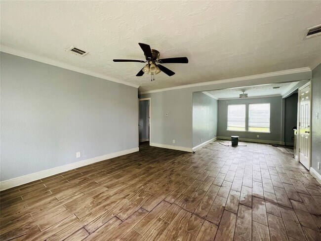 Building Photo - 3706 Mt Pleasant St