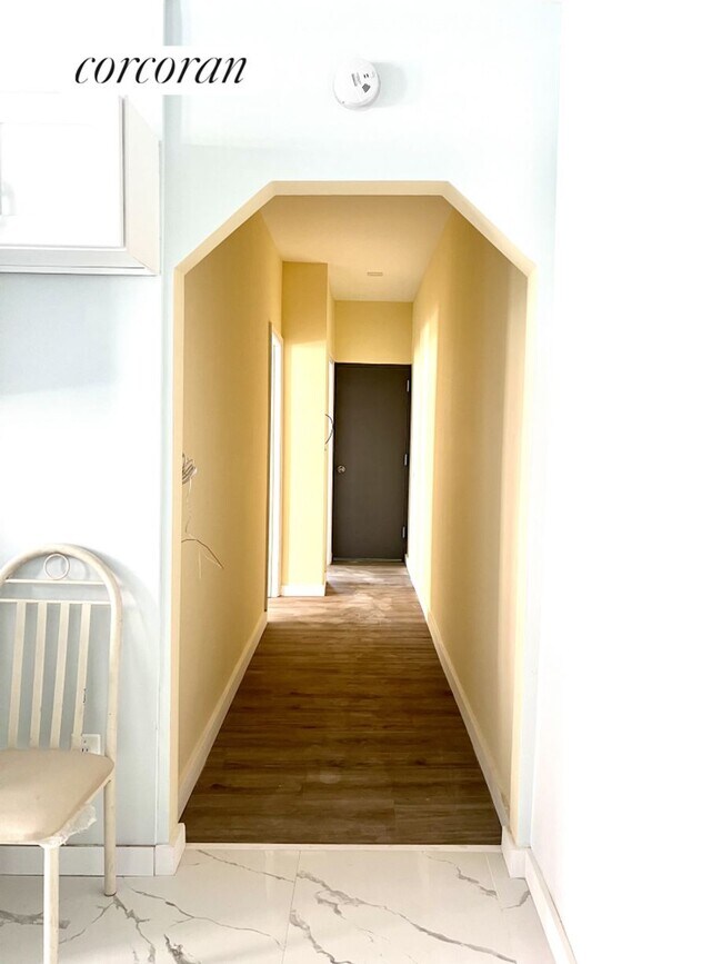 Foto del edificio - 680 Jerome St