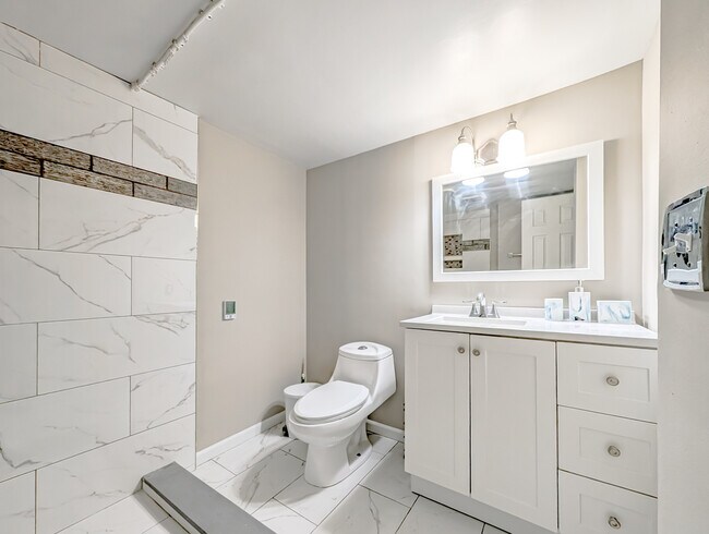 Foto del edificio - 8616 Hickory Ave