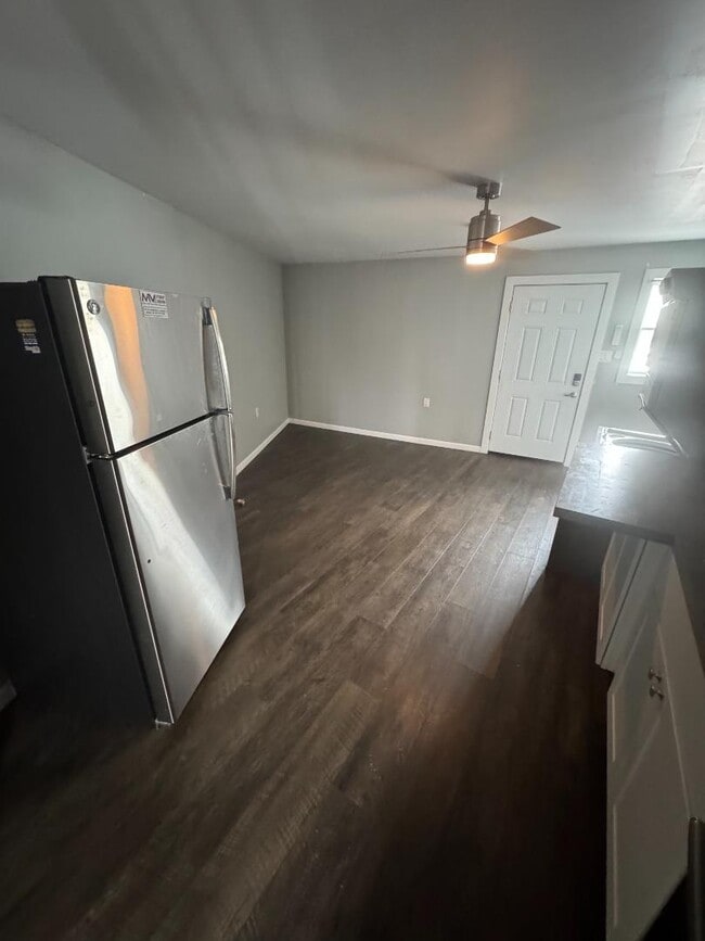 Building Photo - 308 Lockard Ave