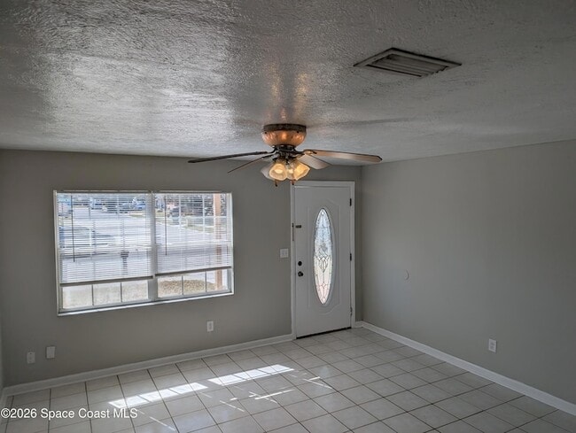 Building Photo - 900 Camphor Way