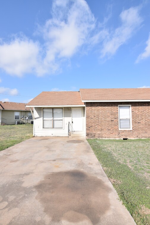 Building Photo - 1633 Ellen Pl