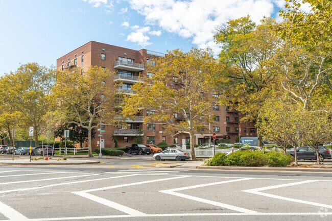 Building Photo - Eastwood Condos