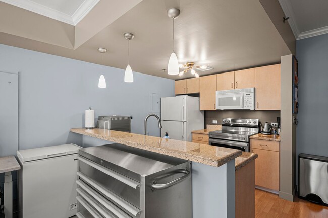 Building Photo - Great Acqua Vista Home with Harbor Views