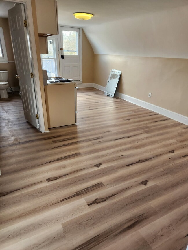 Building Photo - 437 E 1st St