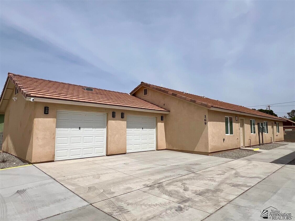 Primary Photo - 169 N 10th Ave