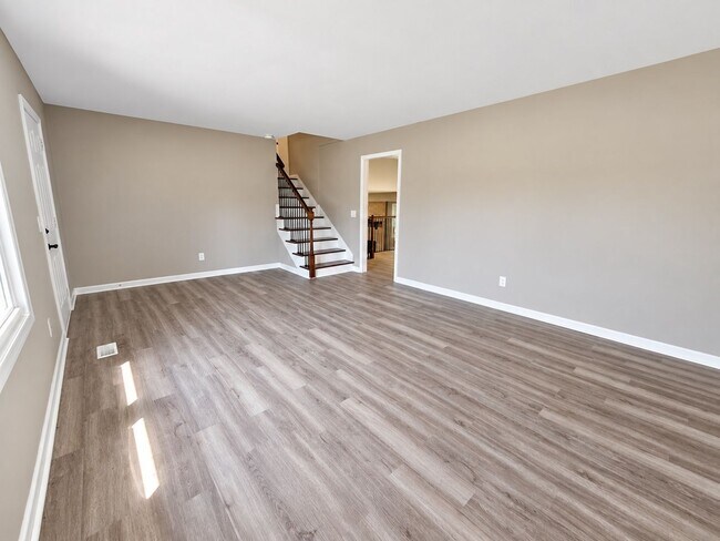 Building Photo - 492 Foster Dr