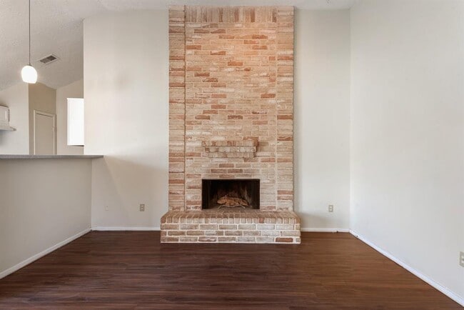 Building Photo - 5214 Beaverbrook Dr