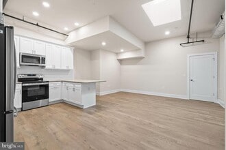 Building Photo - 30 W Broad St