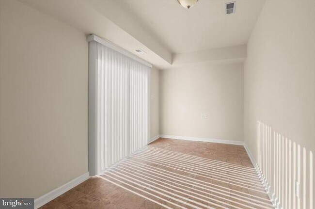 Building Photo - 1 Karendale Ct