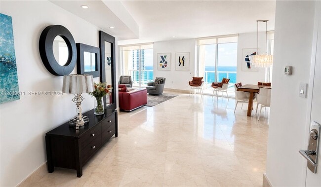 Foto del edificio - 150 Sunny Isles Blvd