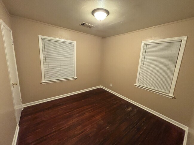 Foto del edificio - 1353 Canfield Ave