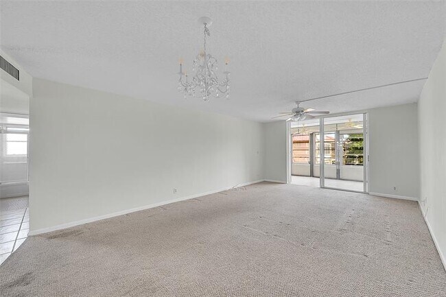 Foto del edificio - 7210 Lake Cir Dr