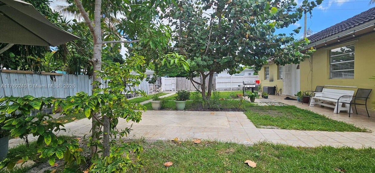Primary Photo - 1625 Rodman St