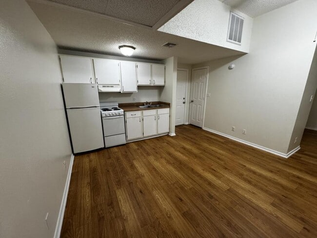 Foto del edificio - 130 E Central Ave