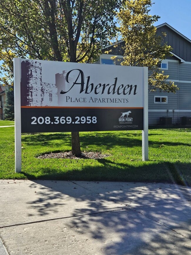 Building Photo - 1488 N Allumbaugh St