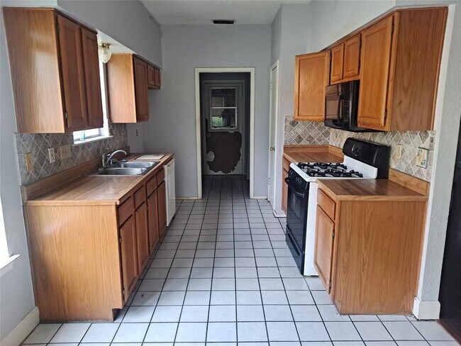 Foto del edificio - 16401 Framingham Cir