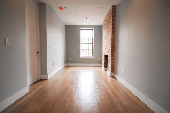 Building Photo - 673 Halsey St