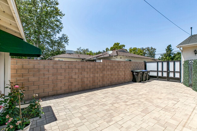 Building Photo - 1748 Opechee Way