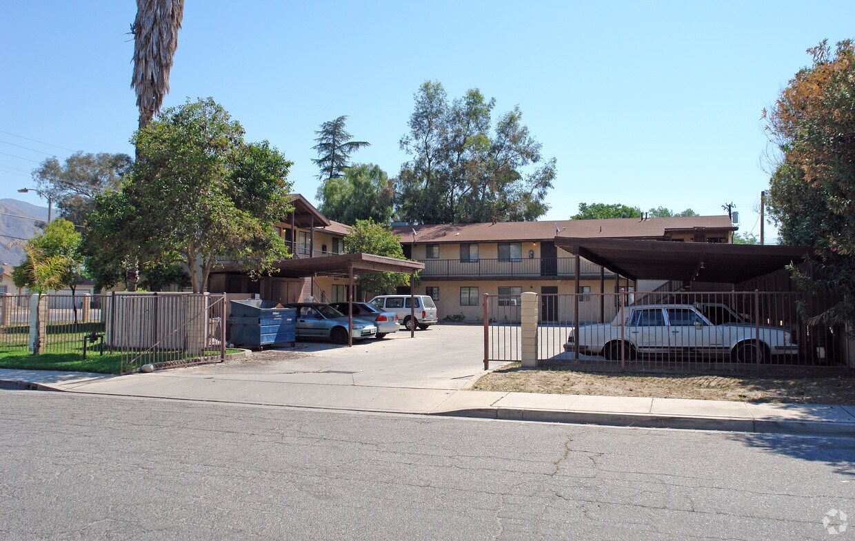 Primary Photo - 700 E Main St
