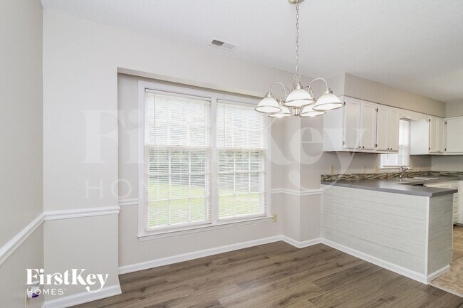 Foto del edificio - 7052 Avenbury Cir