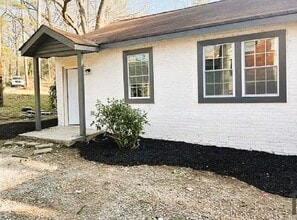 Building Photo - 2363 Macon Dr SW