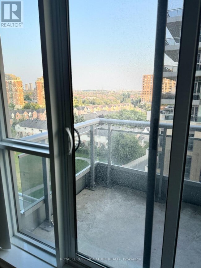 Photo du bâtiment - 9205 Yonge St