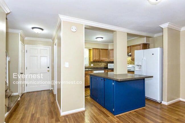 Building Photo - 804 Vestavia Villa Ct
