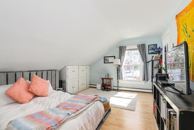 Building Photo - 18 Henshaw Ter