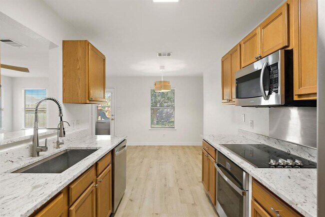 Building Photo - 218 Altamont St