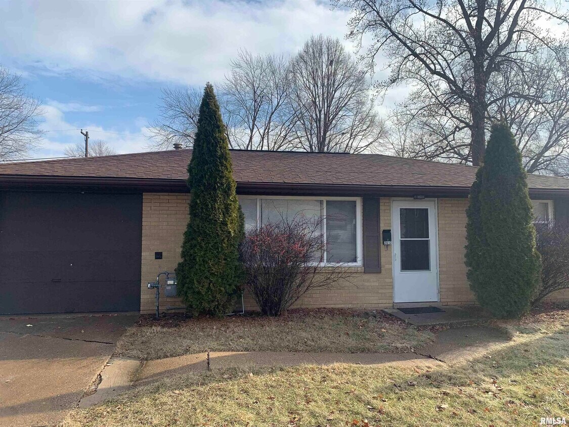 Foto principal - 2612 N Victoria Ave