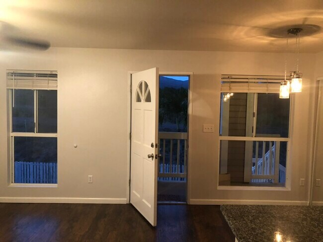 Sala de estar - 1050 Eha St