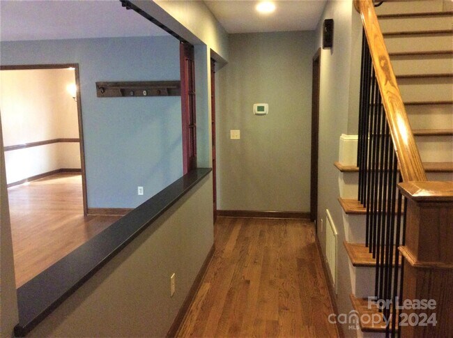 Foto del edificio - 7420 Willow Creek Dr