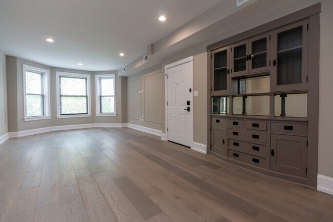 Building Photo - 3318 N Albany Ave