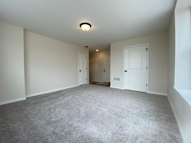 Foto del edificio - $2,275 | 3 Bedroom, 2.5 Bathroom Town Home | Pet Friendly | Sublease* | Available for August 1st,...