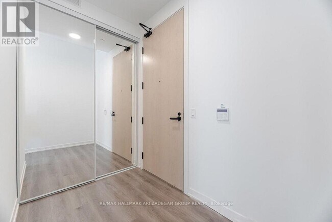 Building Photo - 28 Interchange Wy