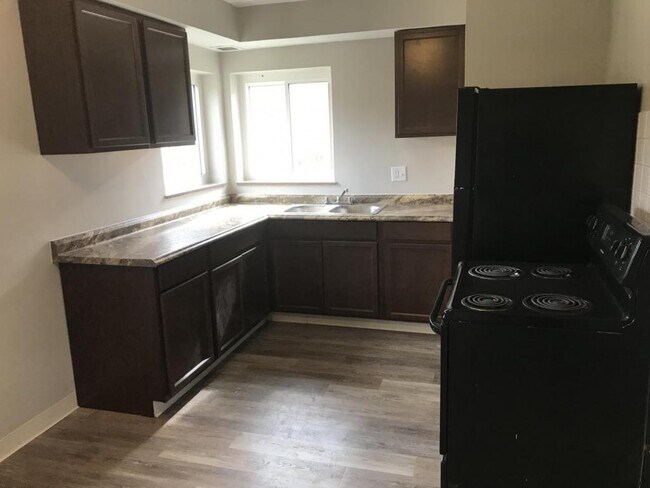 Building Photo - 4145 Ridge Road Unit #02