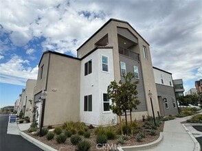 Building Photo - 135 Sawbuck